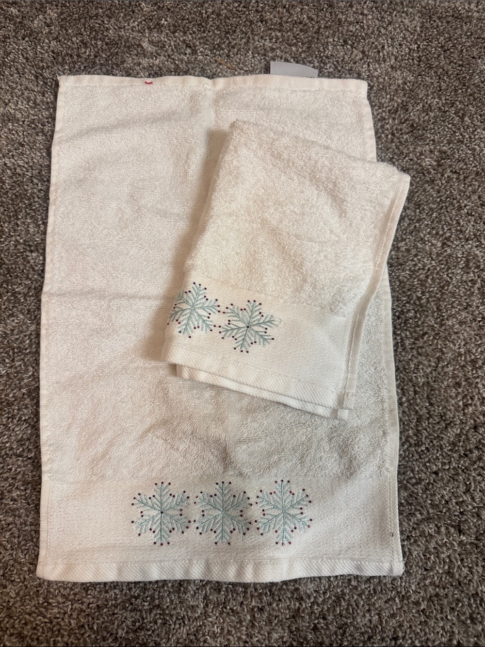 White Embroidered Snowflake Hand Towel Set